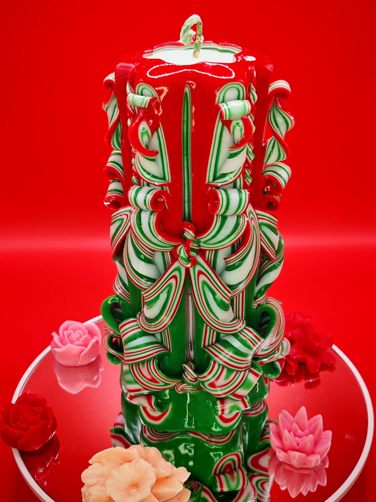 Handgeschnitzte Kerze– geruchlos, handgemacht & mehrfarbig, Weihnachtsdeko, Wohndeko, Geschenk für Sie und Ihn (Grande Klassik: 22 x 13 cm)