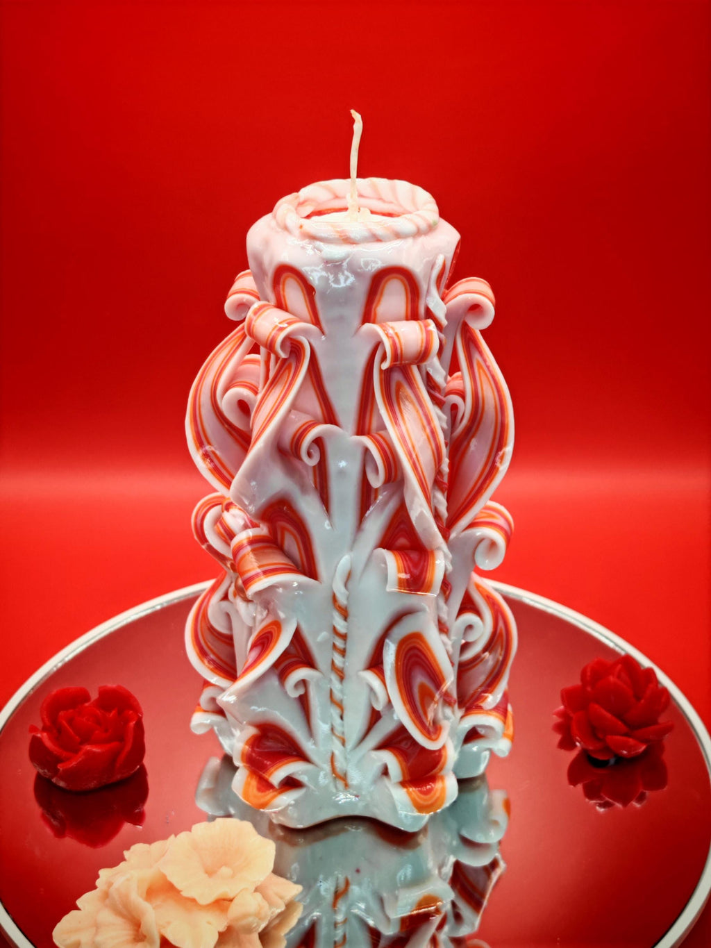 Handgeschnitzte Kerze – geruchlos, handgemacht & bunt, Hochzeit- / Geburtstagsdeko, Wohndeko, Geschenkidee (Classic Pyramide 16 x 9 cm)