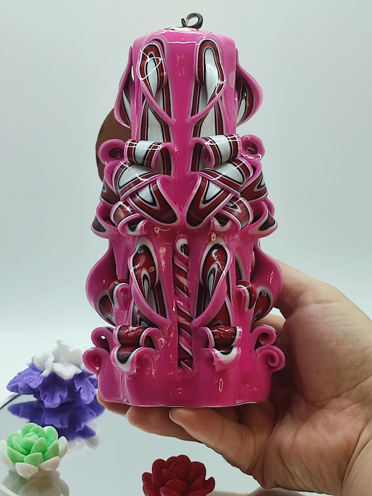 Handgeschnitzte Kerze – Vanilleduft, handgemacht, Luxus Tisch- & Wohndeko, Geschenkidee für Hochzeit und Feier (Classic Pyramide 16 x 9 cm)
