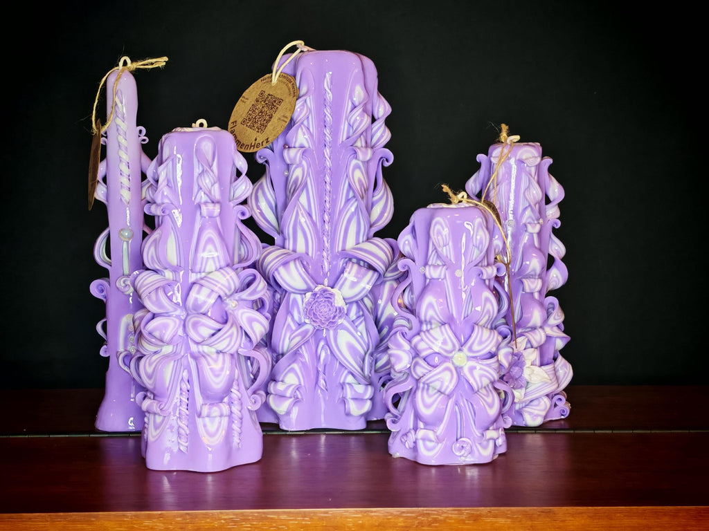 Handgeschnitzte Kerzen (Set oder einzeln) – geruchlos, handgemacht & bunt – violett-weiß, verschiedene Größen – Tischdeko und Geschenkidee