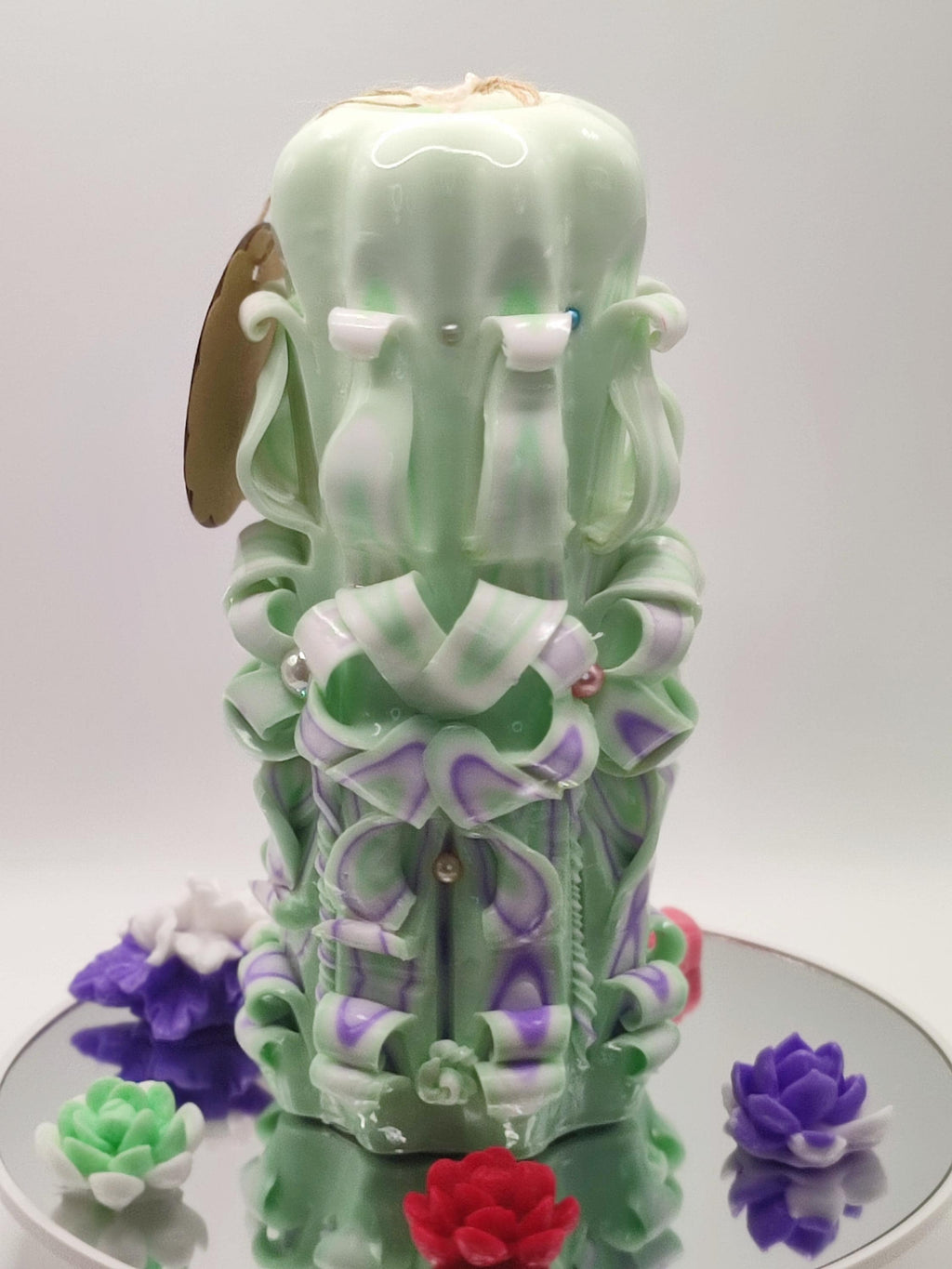 Handgeschnitzte Kerze „Frühlingshauch“ (geruchlos) – mintgrün & lavendel, Grande Aurora 22 × 13 cm