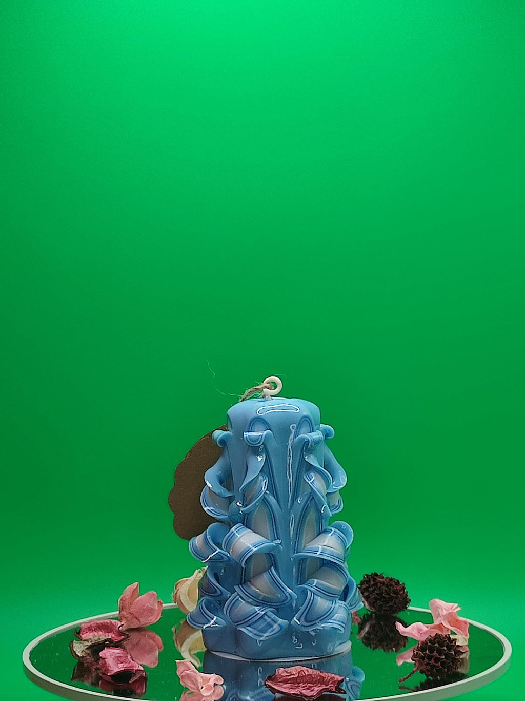 Handgeschnitzte Kerze aus Handarbeit – „Blauer Kristall“ – ein außergewöhnliches Geschenk im Mini-Format (Mini Pyramide ~ 9 x 6cm)
