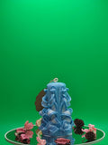 Handgeschnitzte Kerze aus Handarbeit – „Blauer Kristall“ – ein außergewöhnliches Geschenk im Mini-Format (Mini Pyramide ~ 9 x 6cm)