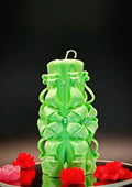 Luxuriöse handgeschnitzte Kerze – geruchsneutral, farbenfroh und handgefertigt, elegante Tischdeko, Pastellkerze (Classic Pyramide 16x9 cm)