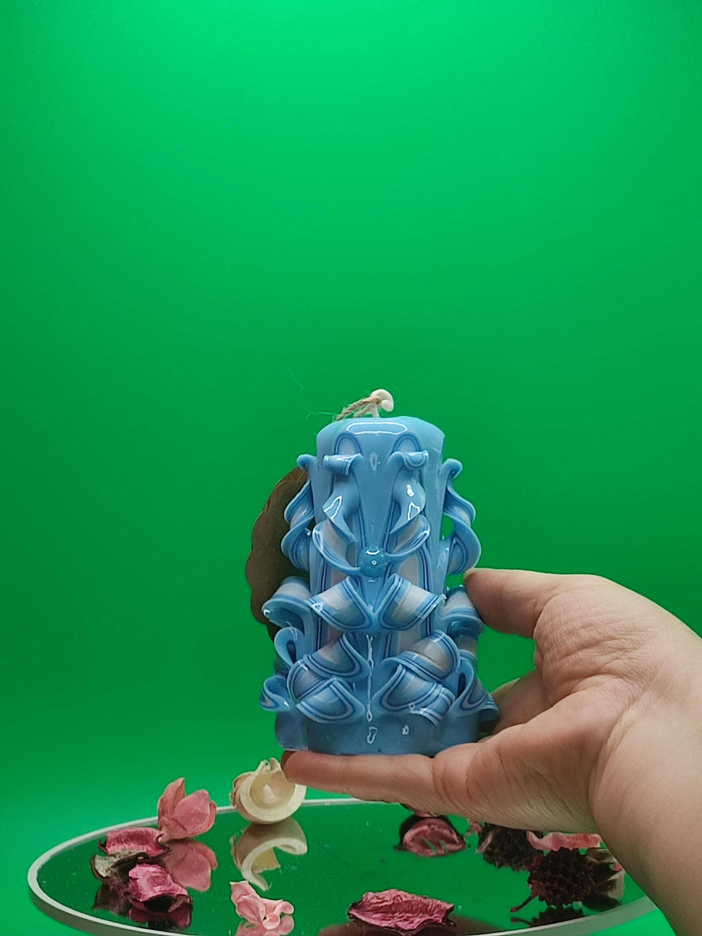 Handgeschnitzte Kerze aus Handarbeit – „Blauer Kristall“ – ein außergewöhnliches Geschenk im Mini-Format (Mini Pyramide ~ 9 x 6cm)