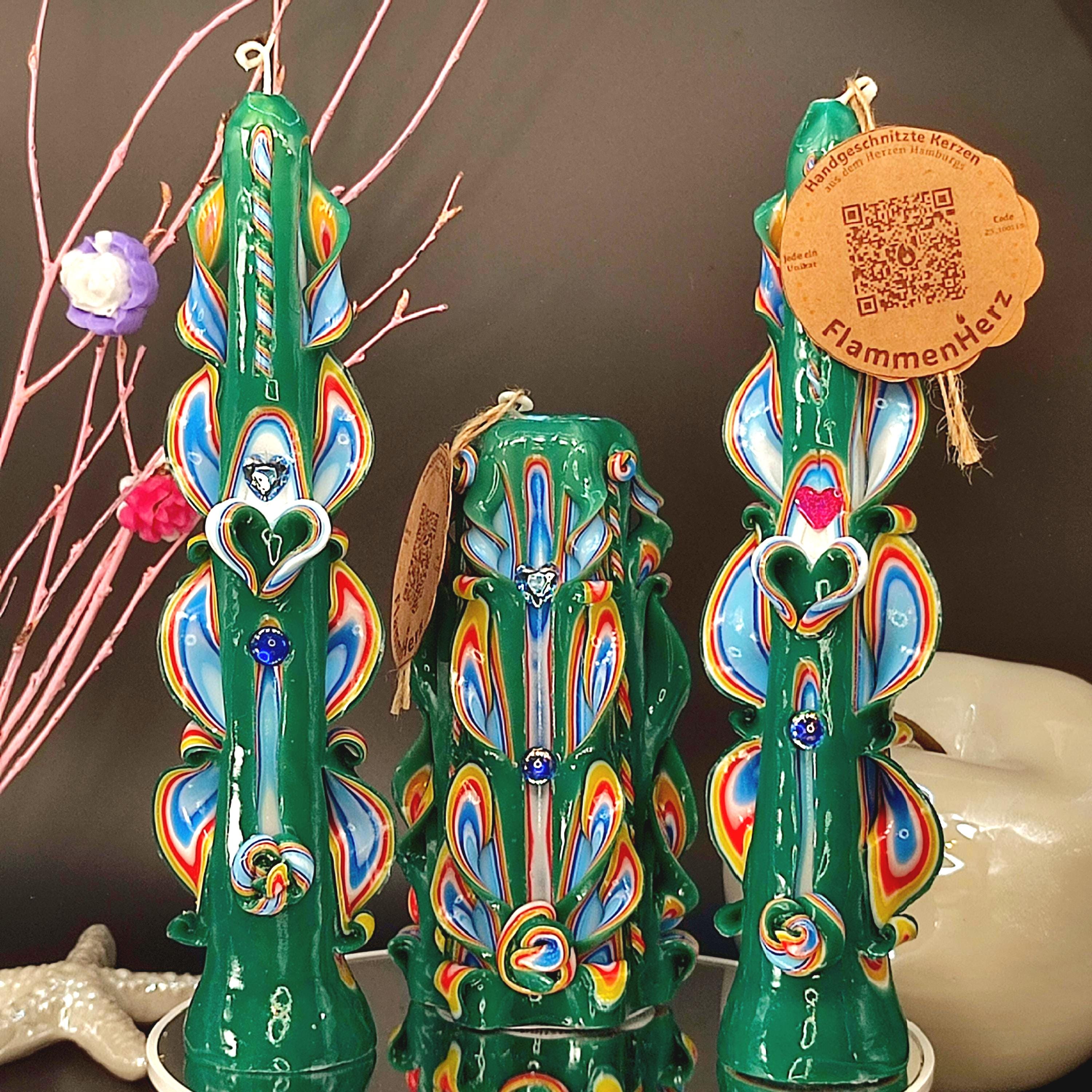 Handgeschnitzte Kerzen Set – geruchlos, handgemacht & bunt – grün/rot/blau, Tischdeko und Stilvolles Geschenk (verschiedene Größen)