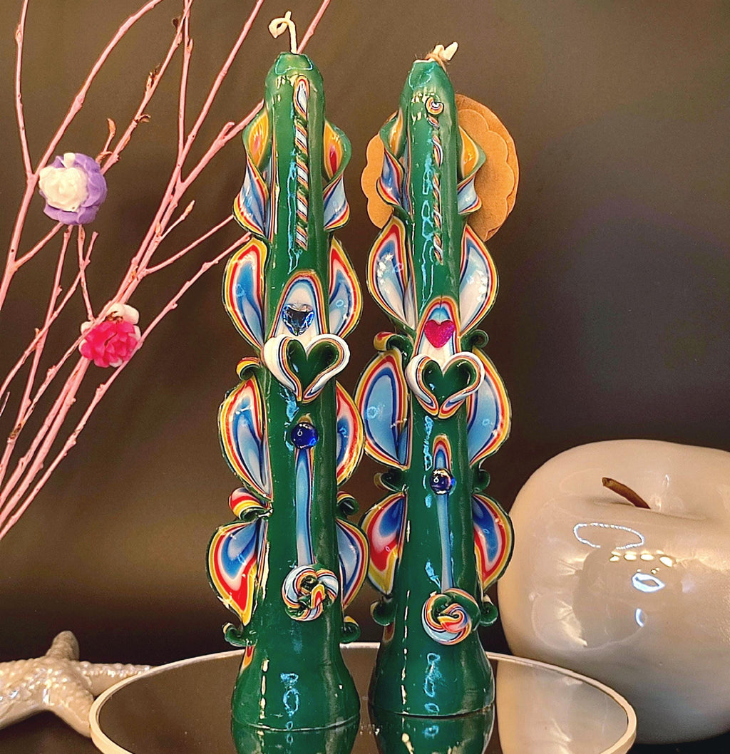 Handgeschnitzte Kerzen Set – geruchlos, handgemacht & bunt – grün/rot/blau, Tischdeko und Stilvolles Geschenk (verschiedene Größen)