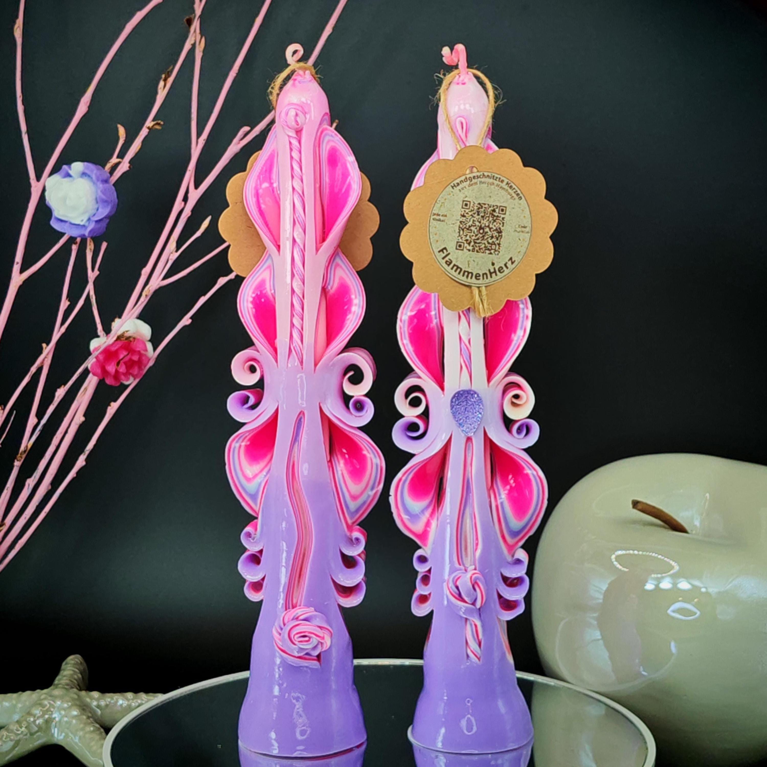Majestic Slim Handgeschnitzte Kerze – Rosa & Flieder Pastell – Geschenk für sie zum Frauentag / 8. März / Muttertag – Duftfrei (25×5.5 cm)