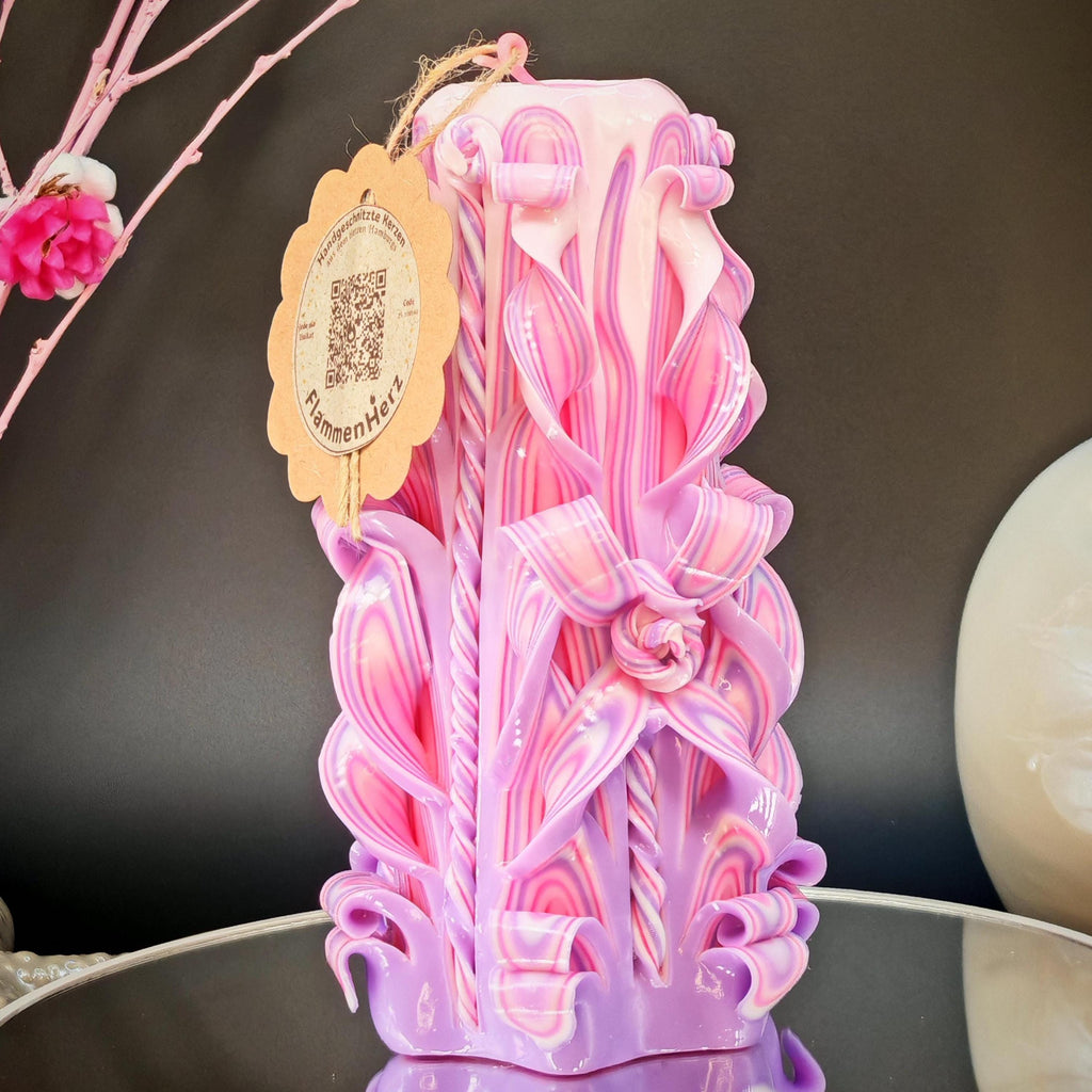 Handgeschnitzte Duftfreie Kerze – Rosa & Zart-Violett – Besonderes Geschenk zum Frauentag 8. März, Geburtstagidee (Classic Pyramide 16x9 cm)
