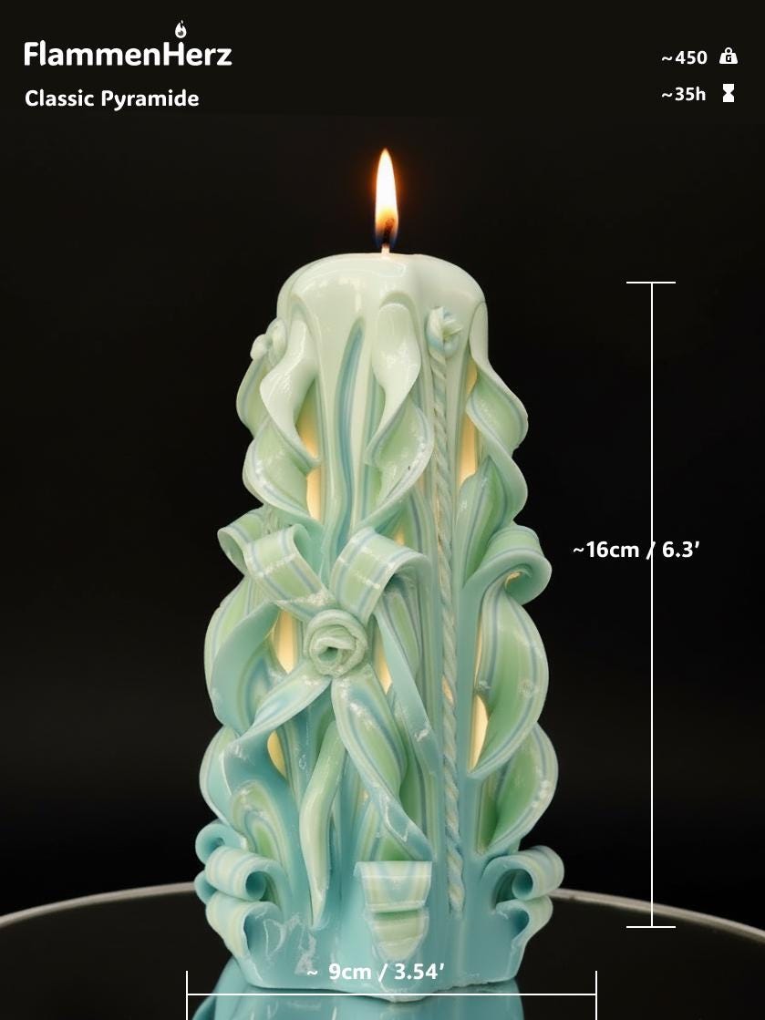 Handgeschnitzte Pyramidenkerze – Elegantes Geschenk für Frühling & Ostern – Zartgrün/Zartblau – Duftfrei – Classic Pyramide (16 x 10 cm)