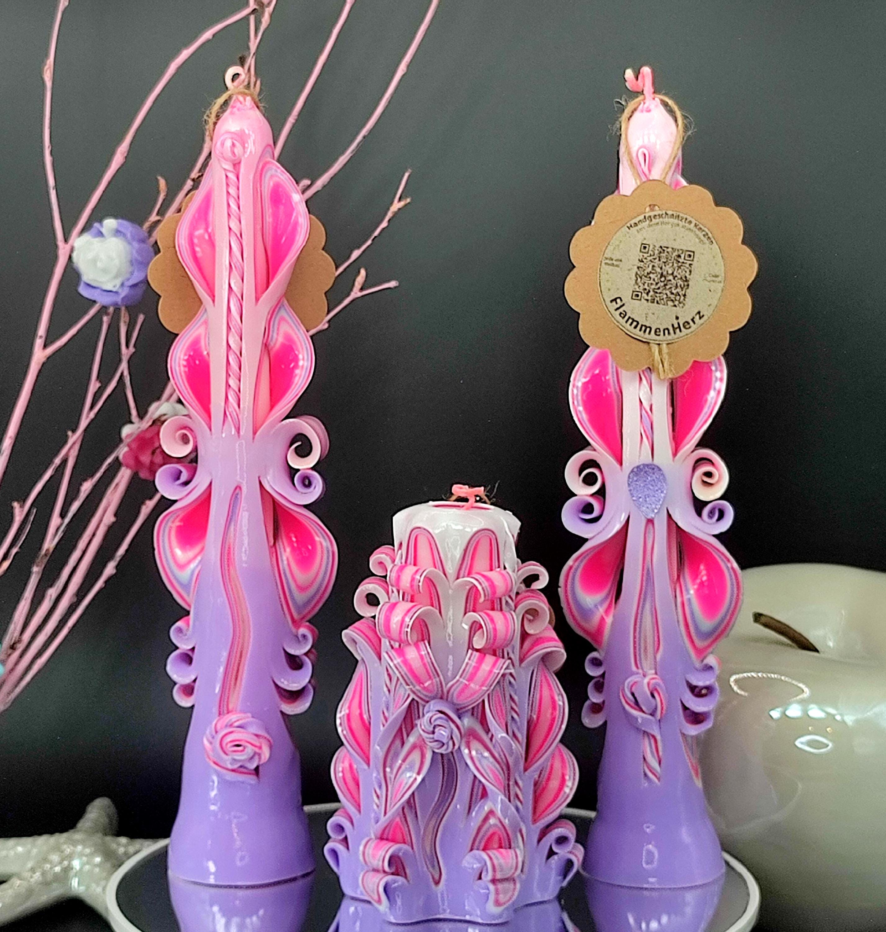 Petit Pyramide Handgeschnitzte Kerze – Rosa & Flieder Pastell – Elegantes Geschenk zum Frauentag / 8. März / Muttertag – Duftfrei (13×9 cm)