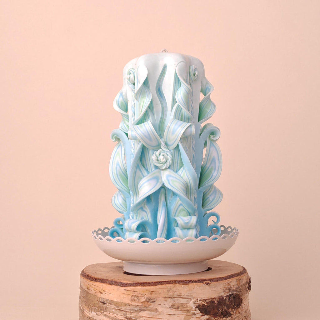 Handgeschnitzte Kerze in Himmelblau-Zartgrün – Oster Geschenk & Frühlingsdeko – Grande Classic Geschenk für sie / Mama, Duftfrei (22×13 cm)